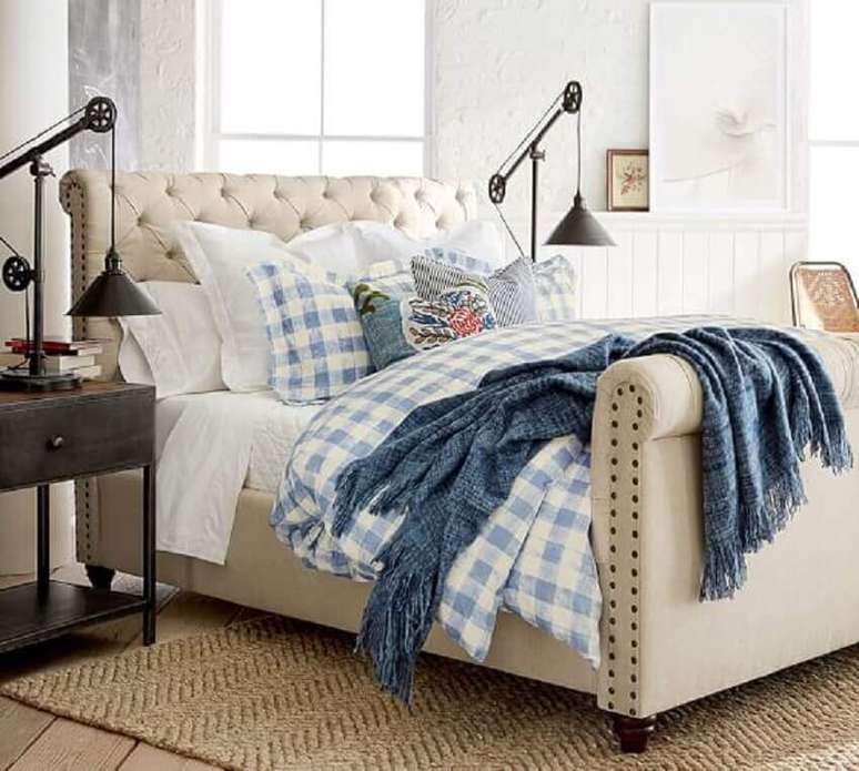 51. Modelo de cabeceira de cama capitonê bege – Foto: Pottery Barn