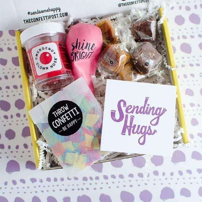 24. Ideia simples para festa na caixa para amiga – Foto: Birthday Ideas