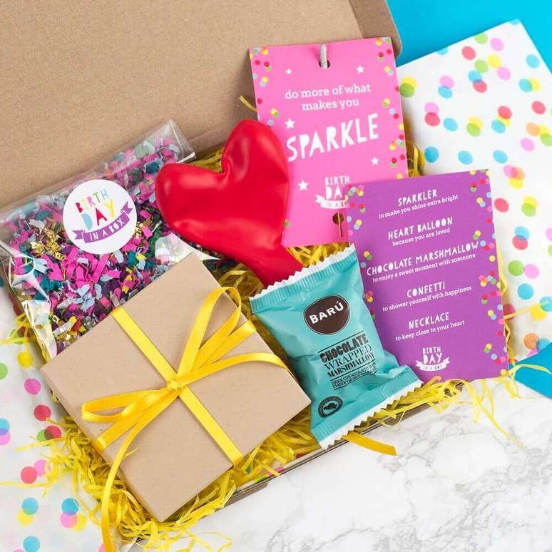 51. Ideia simples para decorar a caixa da festa na caixa – Foto: MTM