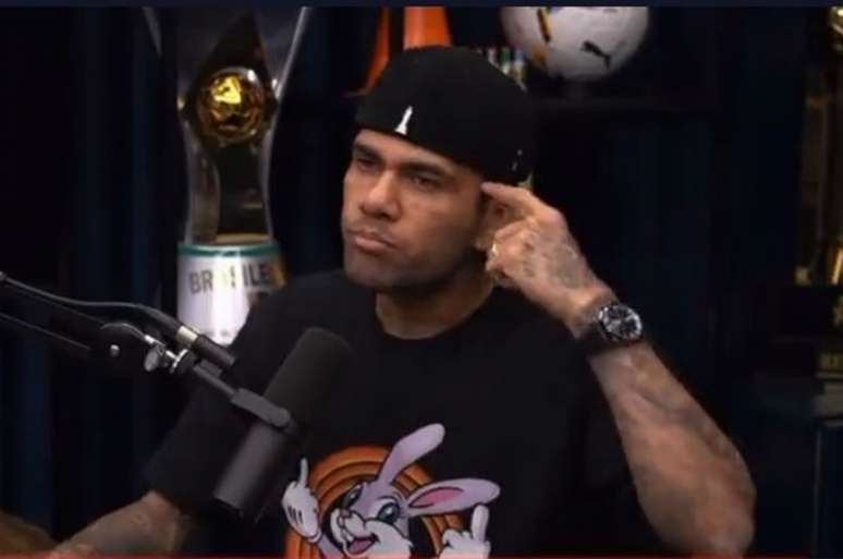 Daniel Alves participou do podcast Flow Sport Club (Foto: Reprodução)