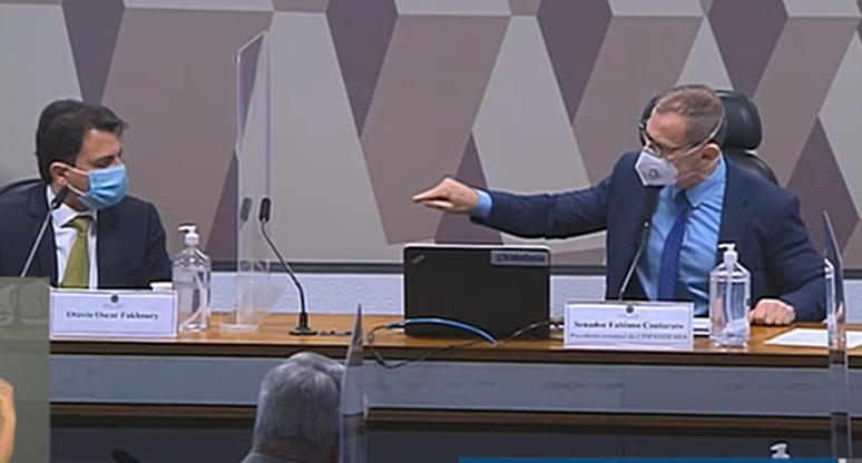 Senador Contarato faz forte discurso contra homofobia do depoente.