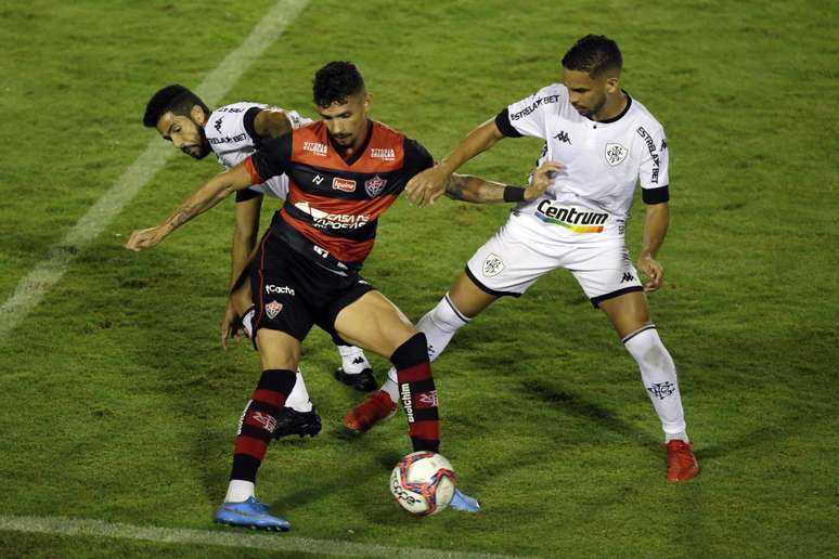 Botafogo joga mal e empata sem gols contra o Vitória