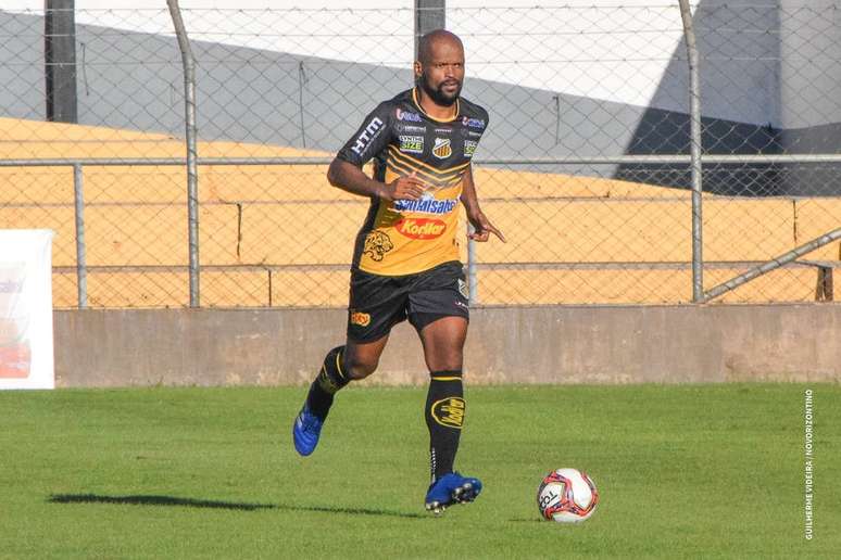 Experiente, Edson Silva é um dos responsáveis pelo grande desempenho defensivo do Tigre na Série C.