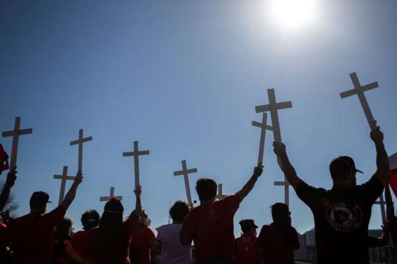 O Brasil registrou 695 mortes pela covid-19 neste sábado, 29