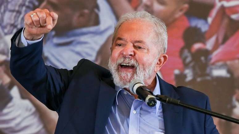 Tavares: 'Lula implantou a desfa&ccedil;atez'