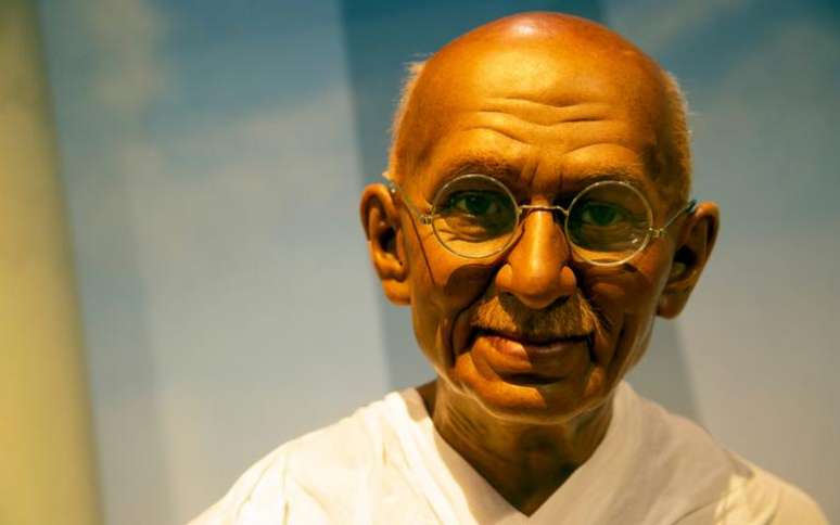 De forma pacífica, Mahatma Gandhi ultrapassou as barreiras impostas pelo colonizador em busca da liberdade de seu povo - Shutterstock.