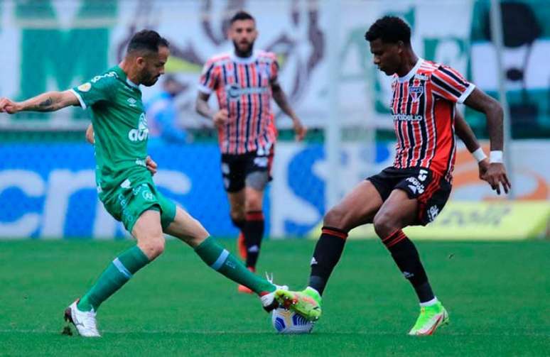 São Paulo apenas empatou com a lanterna Chapecoense (Foto: Márcio Cunha | ACF)