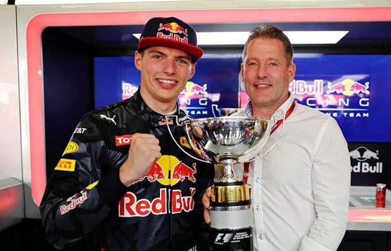 Jos Verstappen foi presença no grid nos anos 1990 e 2000, mas sem o mesmo brilho do filho Max, que corre pela Red Bull e tem 17 vitórias na Fórmula 1 