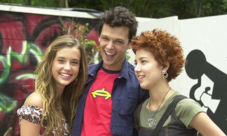 Letícia e Gustavo (2004) Essa, definitivamente, é uma das temporadas mais queridas do público. Letícia (Juliana Didone) e Gustavo (Guilherme Berenger) são opostos. Ela é aplicada e de origem humilde, ele é encrenqueiro e rico. Mas eles engatam um romance. A temporada tinha a Vagabanda, liderada por Natasha (a estreante Marjorie Estiano).