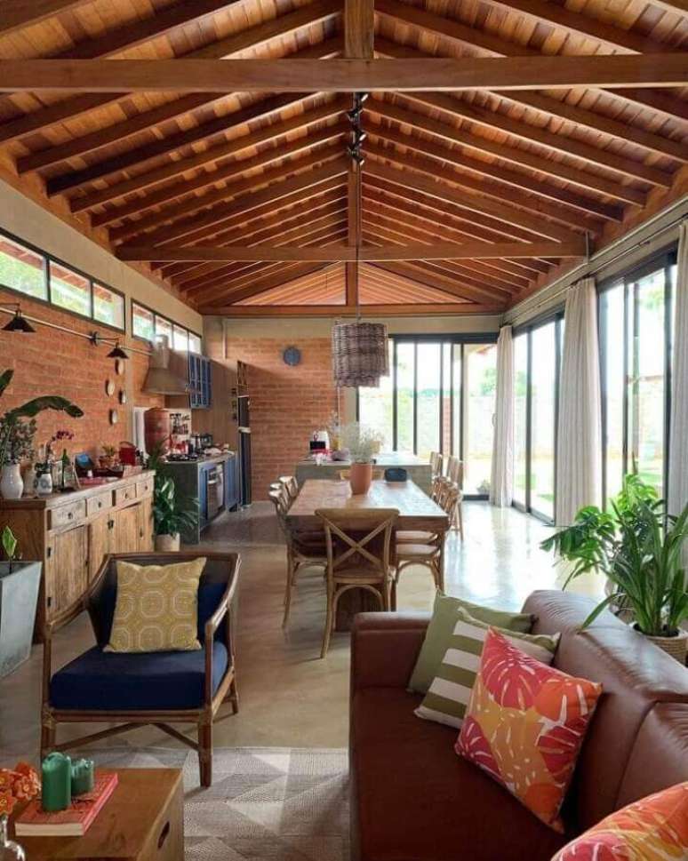 24. Decora&ccedil;&atilde;o r&uacute;stica para sala de estar e jantar integradas &ndash; Foto: Juliana Gentil