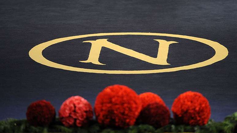 Tapete com um N de Nobel