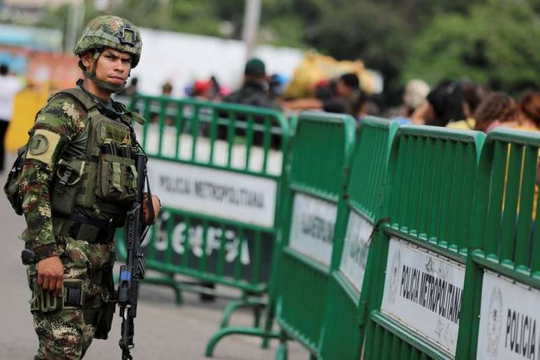 Soldado colombiano na passagem de fronteira com a Venezuela na Ponte Simon Bol&iacute;var
03/05/2019
REUTERS/Luisa Gonzalez