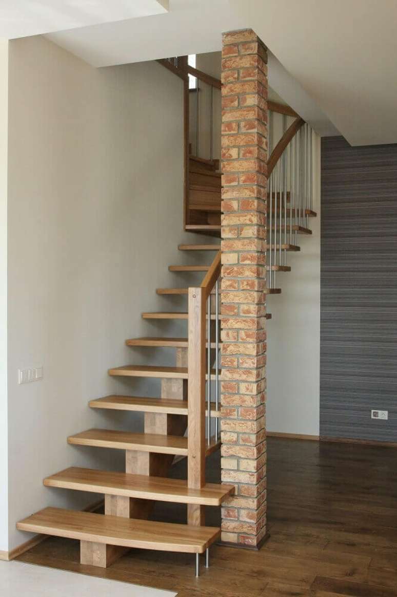 41. Escada simples de madeira. Fonte: The Best Design
