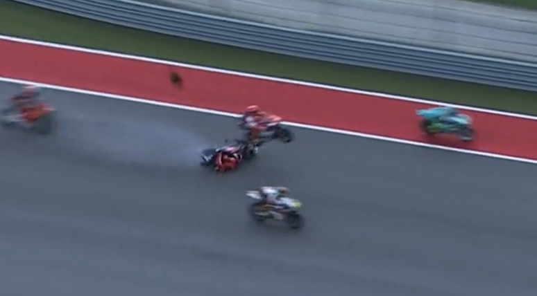Acidente gravíssimo encerrou corrida da Moto3 com bandeira vermelha nos EUA 