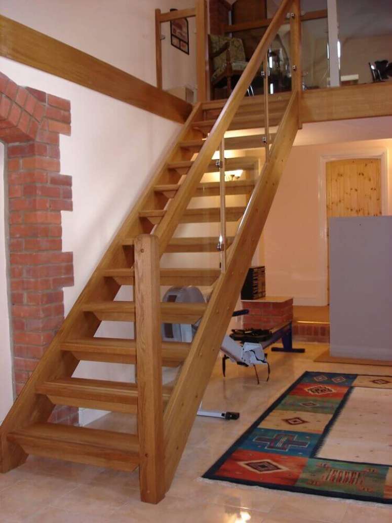 4. Decoração rústica com escada simples de madeira. Fonte: Little Big Adventure