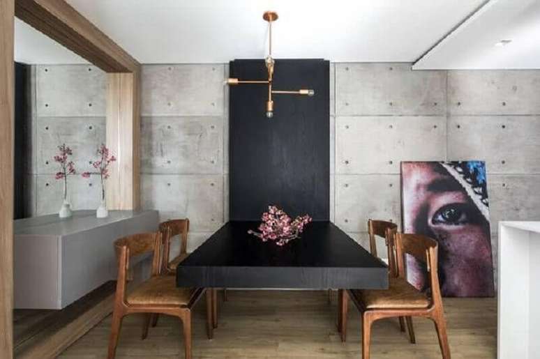 28. Decoração moderna de sala de jantar com buffet suspenso e cadeiras de couro – Foto: UNIC Arquitetura