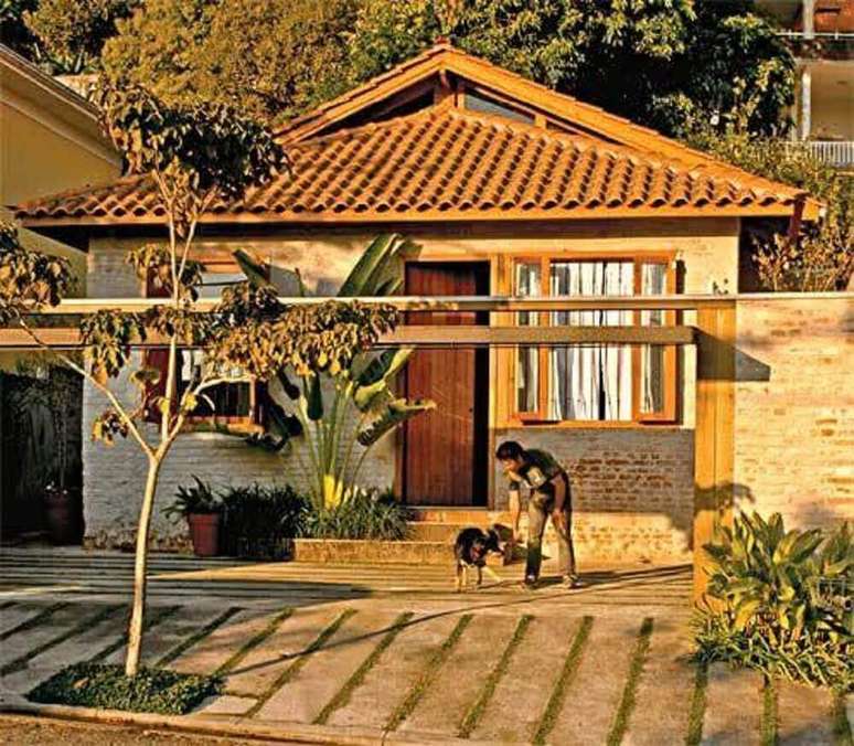 20. Modelo de frente de casas simples e bonita. Fonte: Lolaf&aacute;