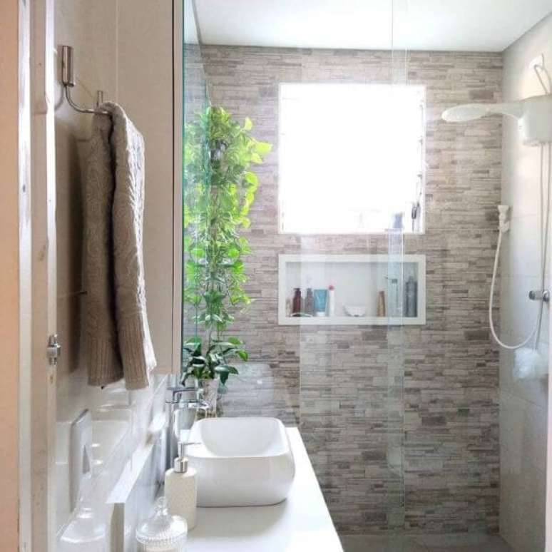 9. Banheiro com nicho de porcelanato branco &ndash; Foto Nossa Casa 93