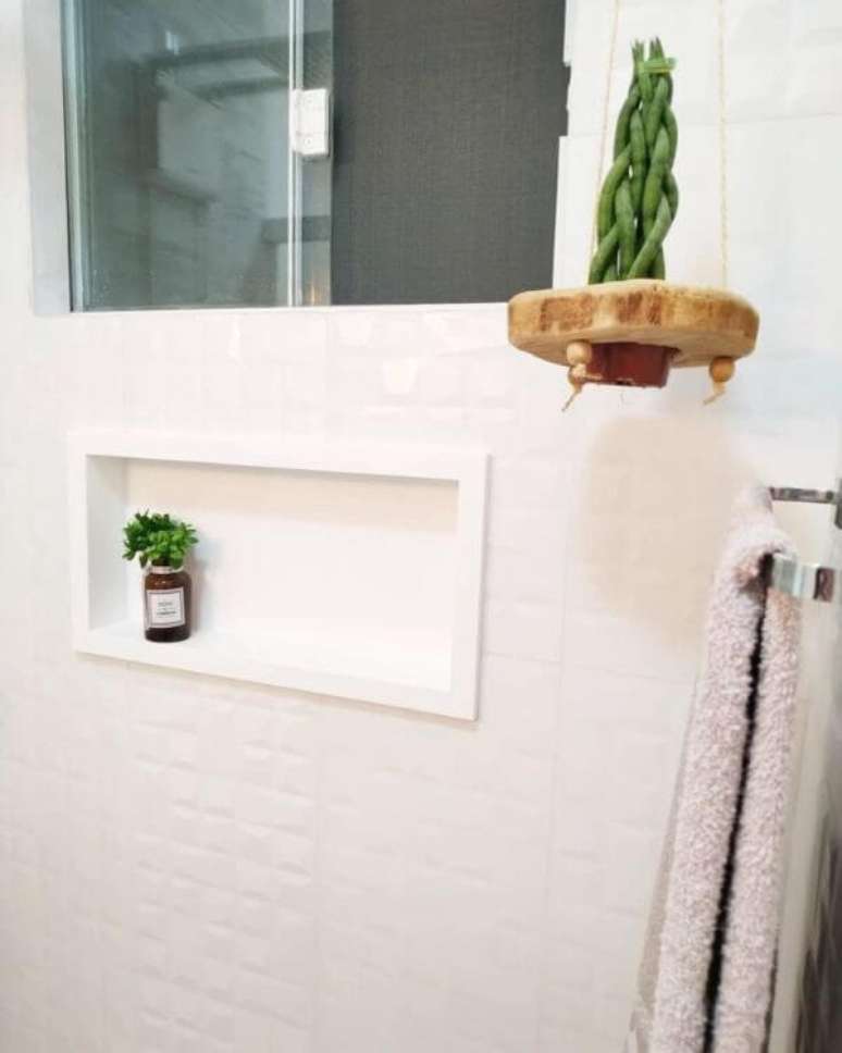52. Banheiro branco com nicho de porcelanato &ndash; Foto Home 187