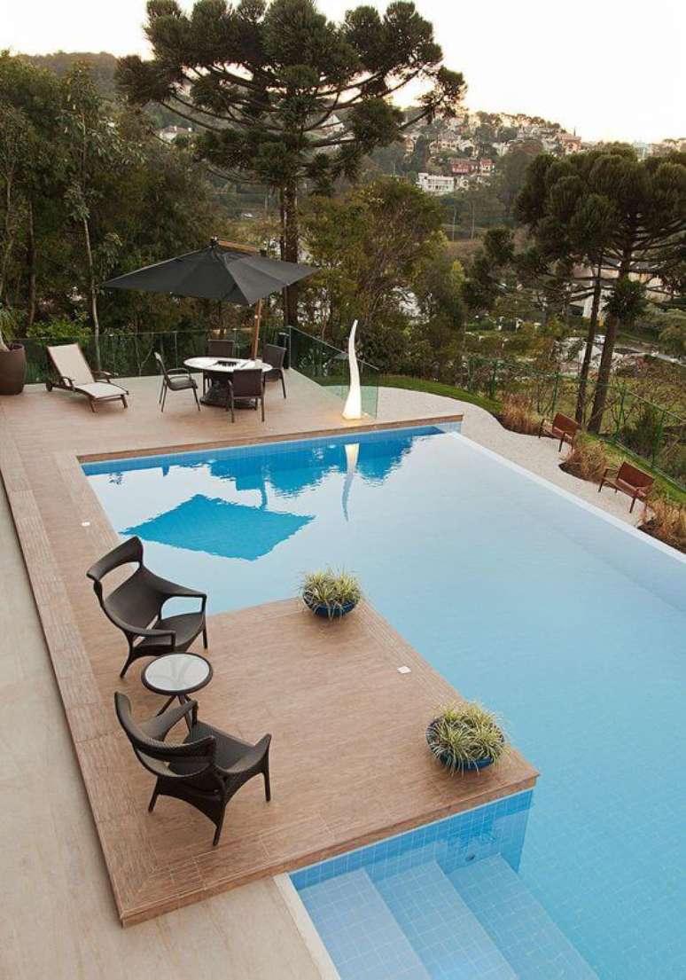 21. Móveis para quintal com piscina de fibra sintética – Foto Homify