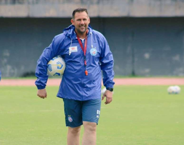 Dabove não realizou um bom trabalho no Tricolor (Foto: Twitter Bahia)