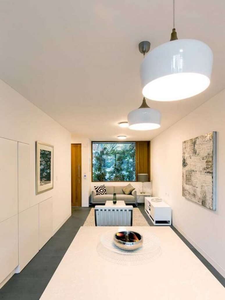 10. Invista em cores neutras e claras na decora&ccedil;&atilde;o de casas simples e pequenas, pois elas d&atilde;o a sensa&ccedil;&atilde;o de amplitude. Fonte: Ideias Decor