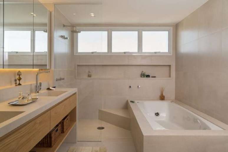 46. Spa em casa com nicho de porcelanato embutido &ndash; Foto Rocco Arquitetos
