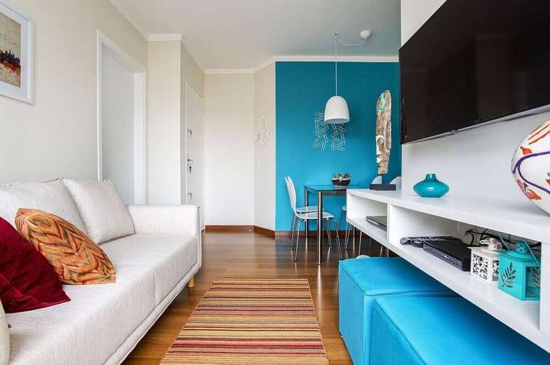 23. Fotos de casas simples com toque de cor na decora&ccedil;&atilde;o. Fonte: Ally Arruda