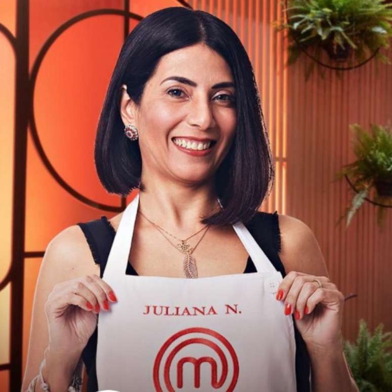 A estilista e cozinheira amadora no início da competição gastronômica da Band