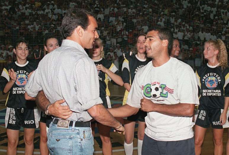 Romário e Edmundo revivem polêmica dos anos 90 (Foto: AFP / VANDERLEI ALMEIDA)