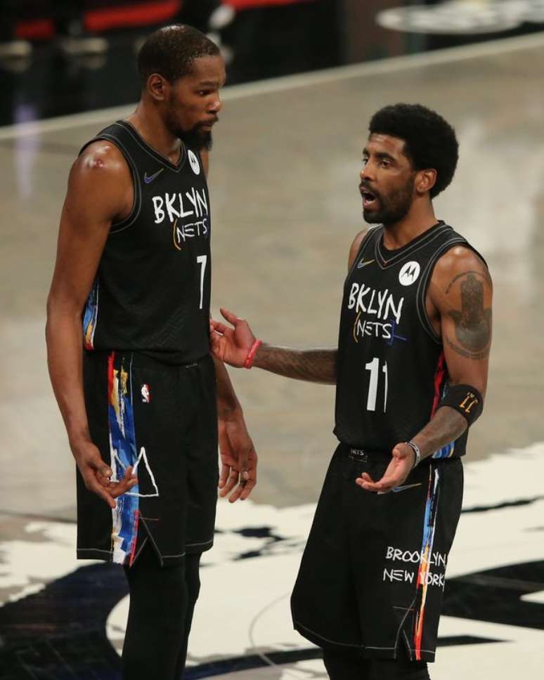 Kevin Durant e Kyrie Irving durante partida do Brooklyn Nets contra o Boston Celtics
25/05/2021 Brad Penner-USA TODAY Sports