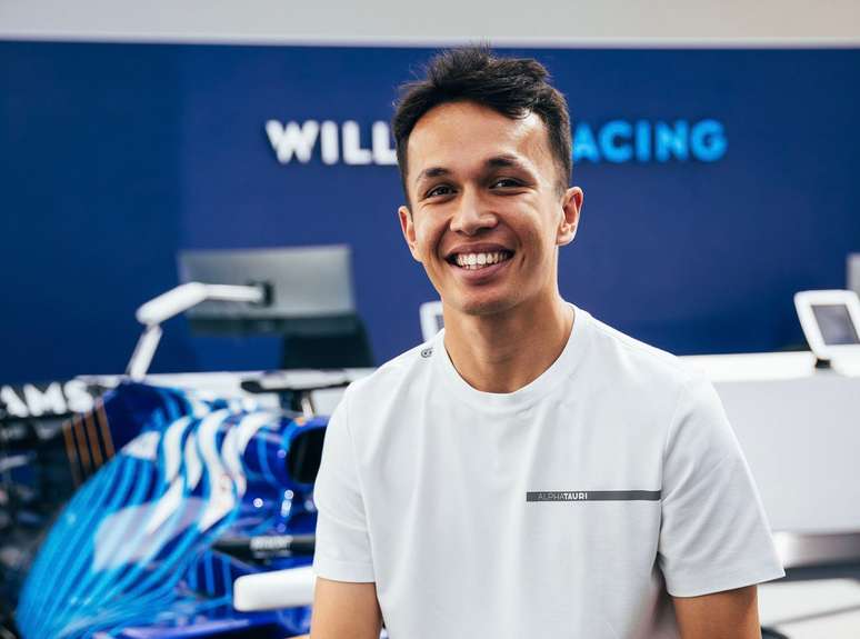 Alex Albon está de volta ao grid da Fórmula 1 como piloto da Williams 