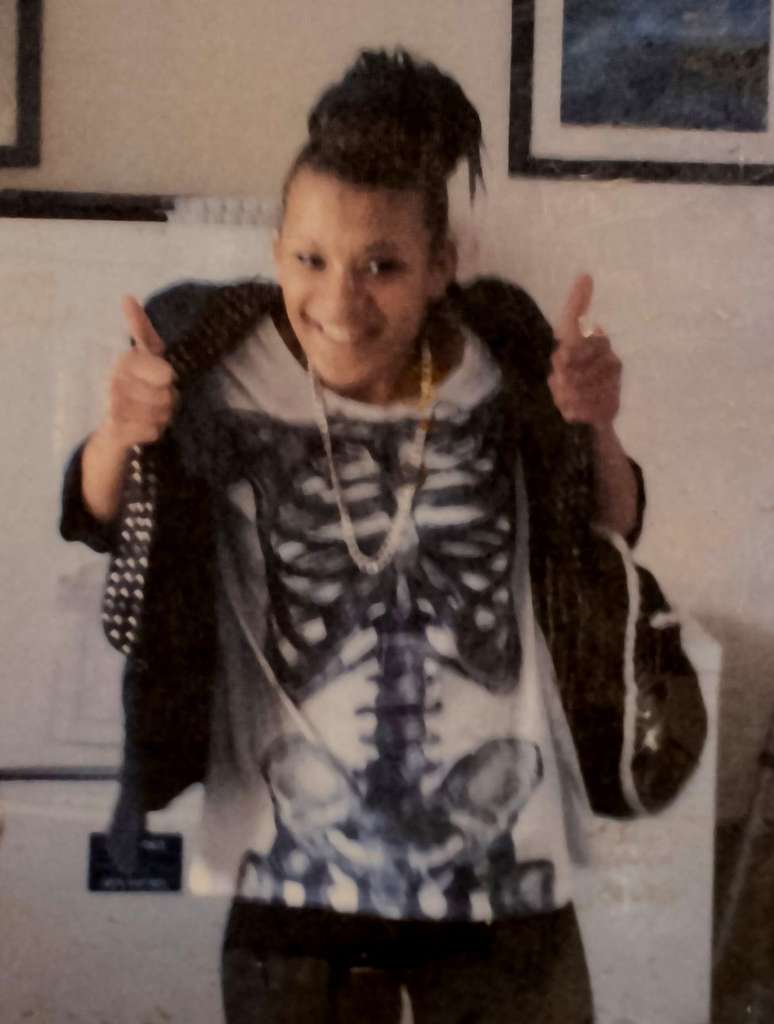 "Roubou minha inf&acirc;ncia. Foi tirada de mim muito jovem. Eu n&atilde;o pude recuper&aacute;-la porque as coisas s&oacute; pioraram depois disso"