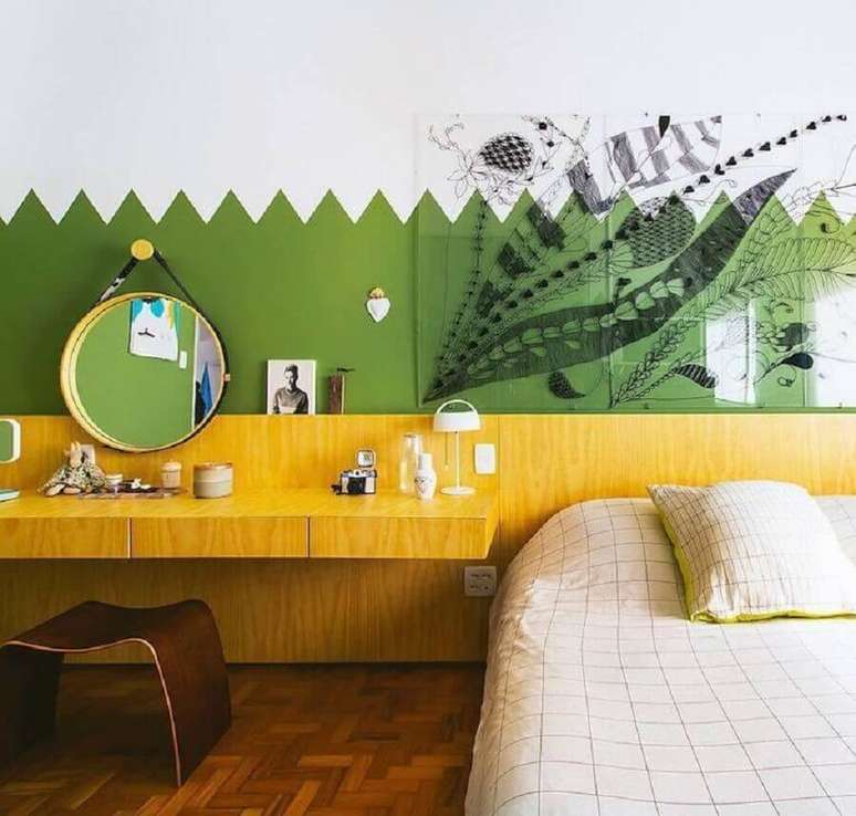 54. Pintura de parede para decoração de quarto colorido com penteadeira planejada – Foto: Histórias de Casa