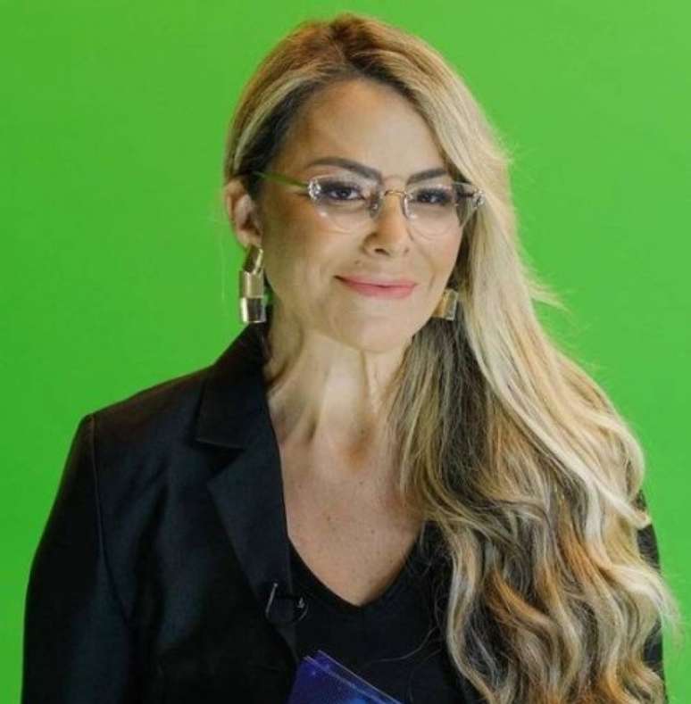 Reprogramadora mental, Elainne lançou recentemente o livro "DNA Relevado das Emoções" (Foto: Divulgação)