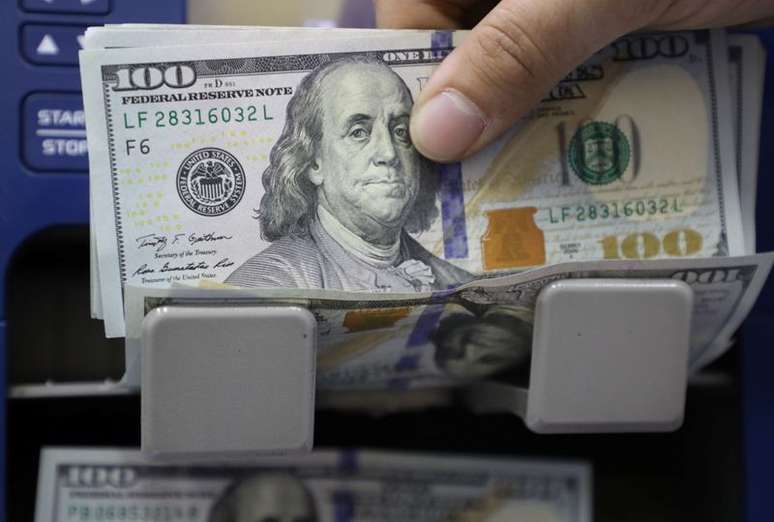 Dólar recua contra real após IPCA; mercado aguarda relatório de emprego dos EUA
23/03/2021
REUTERS/Mohamed Azakir