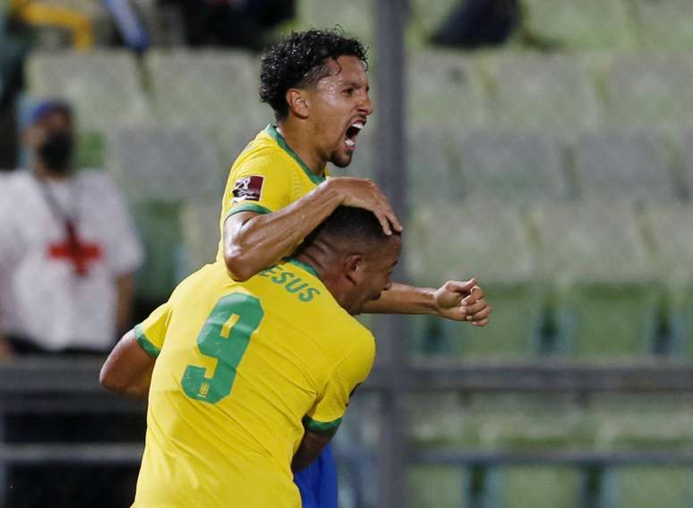 Brasil joga para o gasto e vence a Venezuela de virada