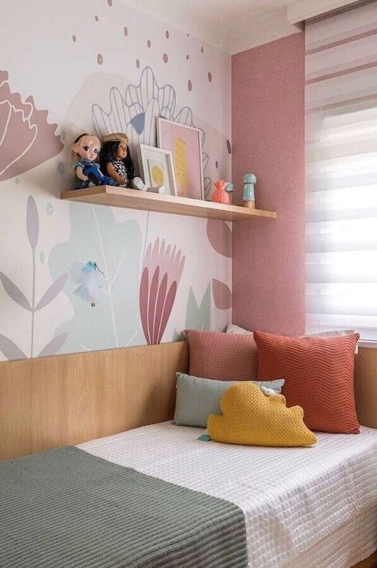 50. Papel de parede delicado para decoração de quarto de menina colorido – Foto: Casa 2 Arquitetos