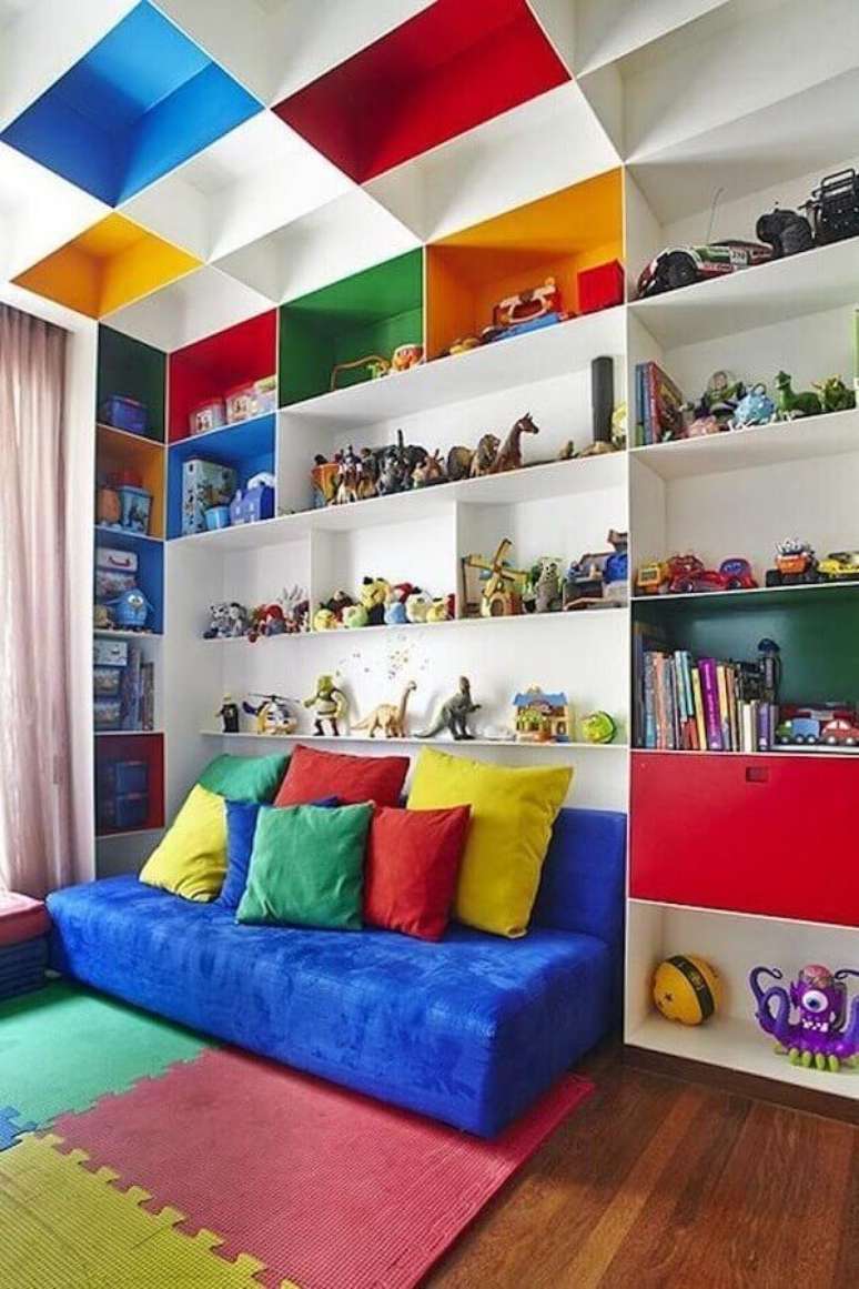 47. Nichos planejados para decoração de quarto infantil colorido – Foto: Pascali Semerd Jian Arquitetos