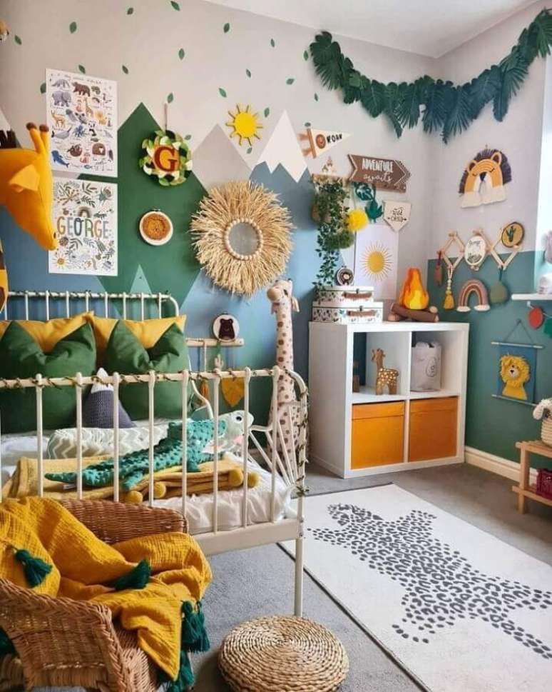 29. Decoração com tema safari para quarto colorido infantil simples – Foto: Decor Fácil