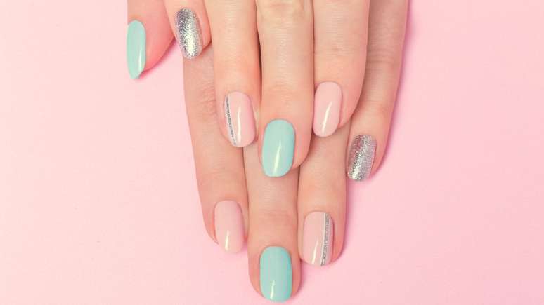 Use o tempo livre para testar sua nail art preferida!