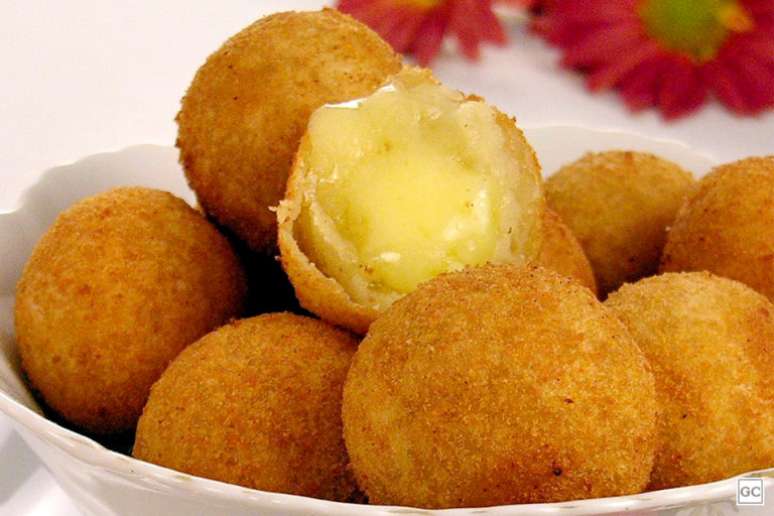 Guia da Cozinha - Bolinho de requeijão crocante e delicioso