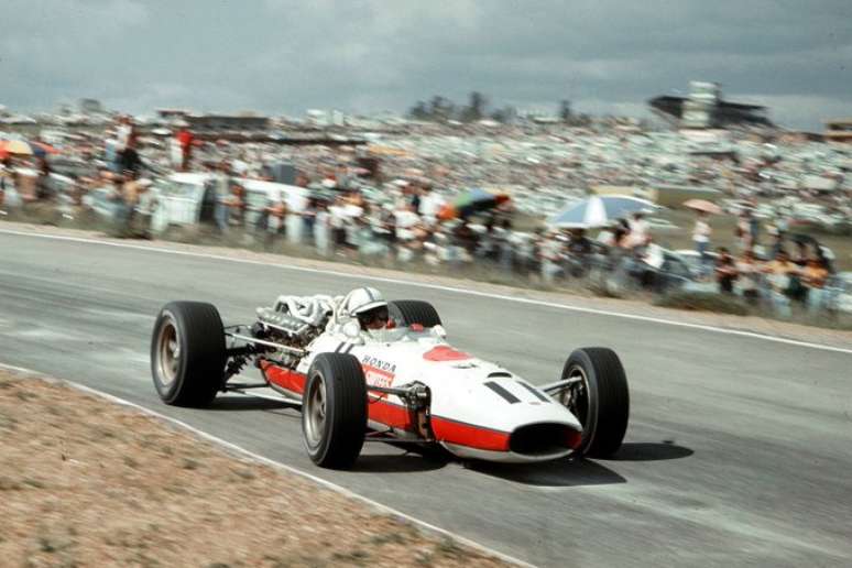Surtees com a Honda RA273 no GP da &Aacute;frica do Sul de 1967