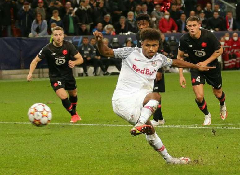 Karim Adeyemi está na mira do Borussia Dortmund para a próxima temporada (KRUGFOTO / APA / AFP)