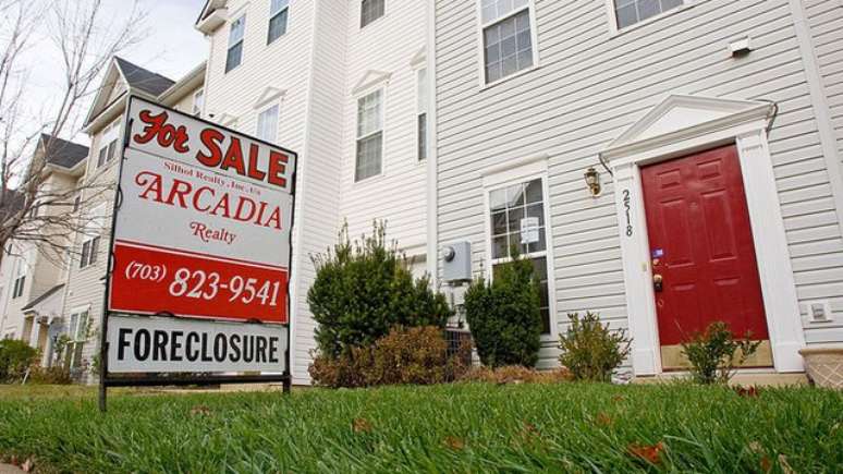 Em 2007, im&oacute;veis nos EUA eram oferecidos com desconto, depois de terem sido tomados de propriet&aacute;rios devedores