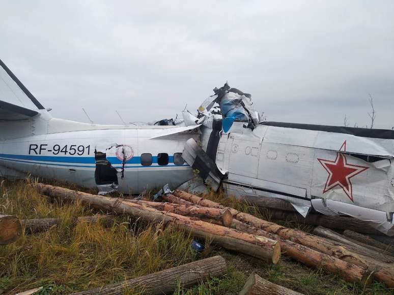 Queda de avião na Rússia deixou 16 mortos.