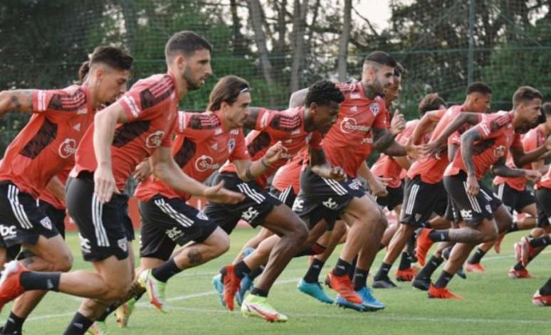 O São Paulo realizou o último treino neste domingo antes de viajar para Cuiabá (Foto: Erico Leonan/saopaulofc.net)