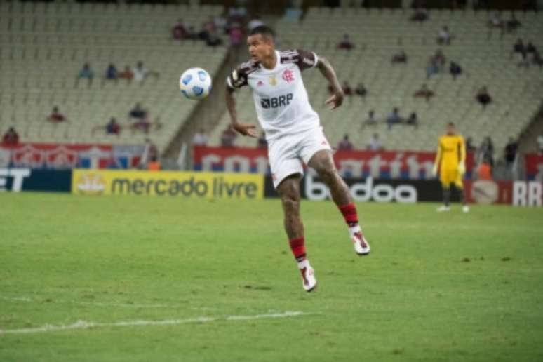 Kenedy chegou a cinco jogos pelo Flamengo, mas ainda não iniciou um jogo como titular (Foto: Alexandre Vidal / Flamengo)