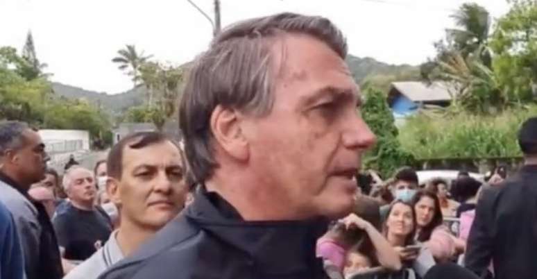 Presidente Jair Bolsonaro reclamou da exigência de comprovante de vacinação para assistir à partida do Santos no estádio (Reprodução / Twitter)