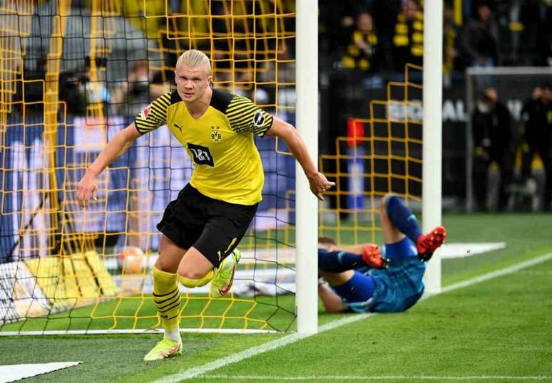 Erling Haaland já balançou as redes 11 vezes pelo Borussia Dortmund nesta temporada (Foto: INA FASSBENDER / AFP)
